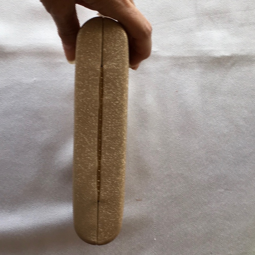 Gold Box Style Clutch (w/shoulder strap) with Heart Clasp. - Picture 4 of 6